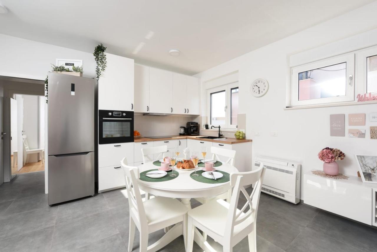 Appartamento Novi Apartman Franka Zara Esterno foto