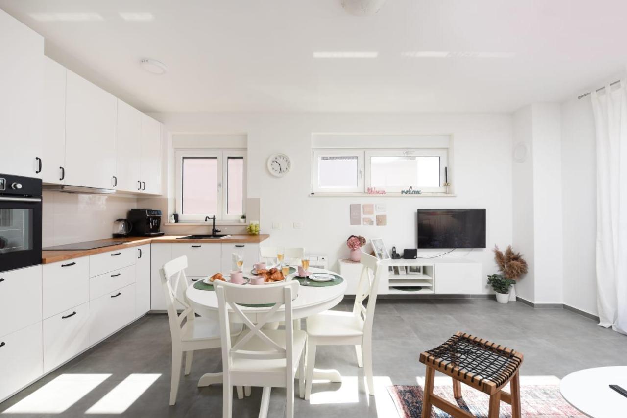 Appartamento Novi Apartman Franka Zara Esterno foto