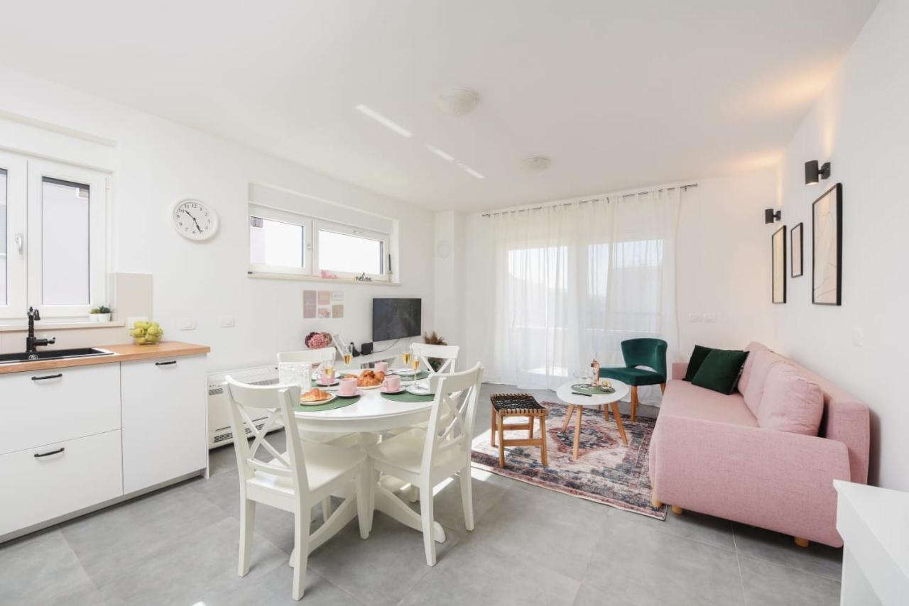Appartamento Novi Apartman Franka Zara Esterno foto
