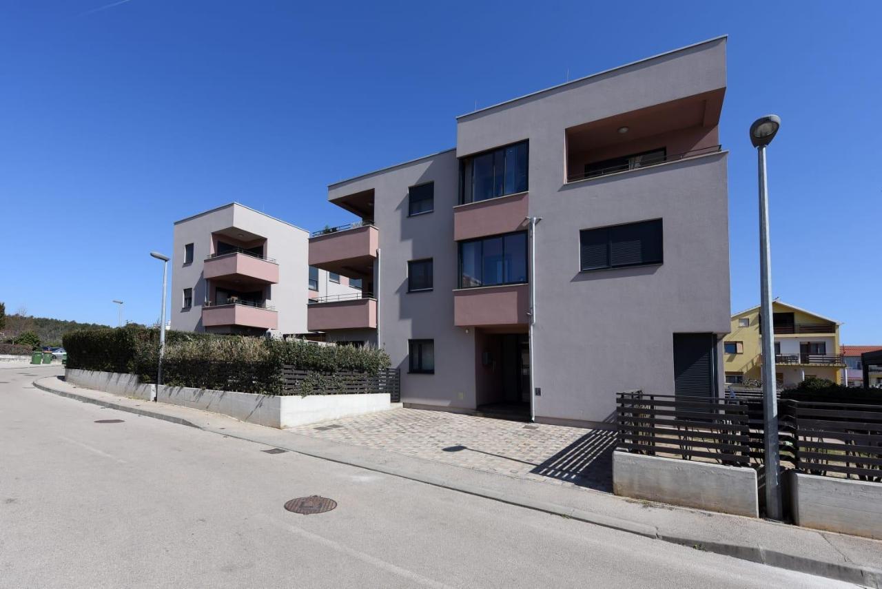Appartamento Novi Apartman Franka Zara Esterno foto