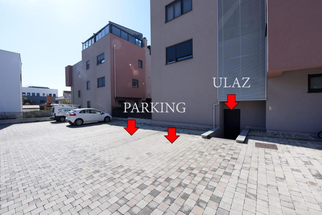 Appartamento Novi Apartman Franka Zara Esterno foto