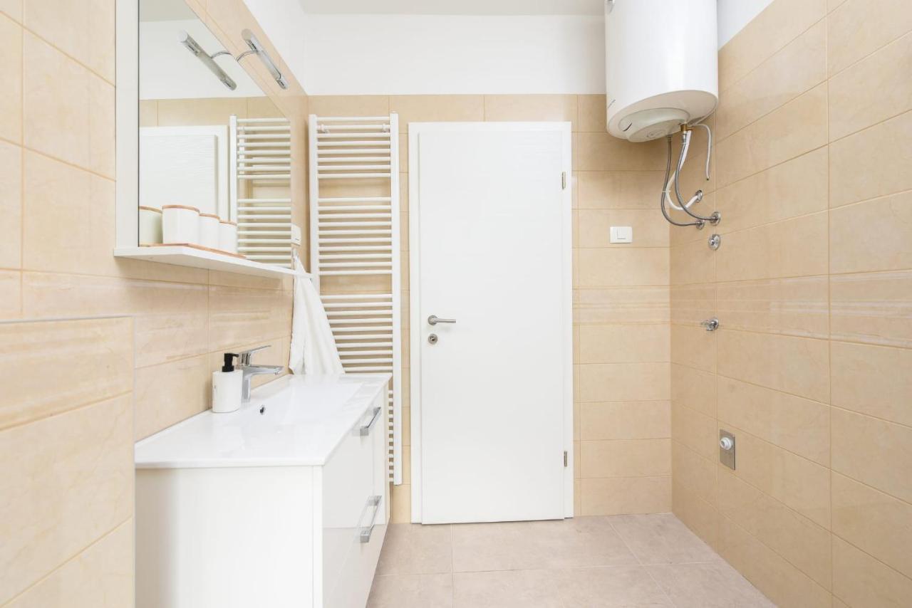 Appartamento Novi Apartman Franka Zara Esterno foto