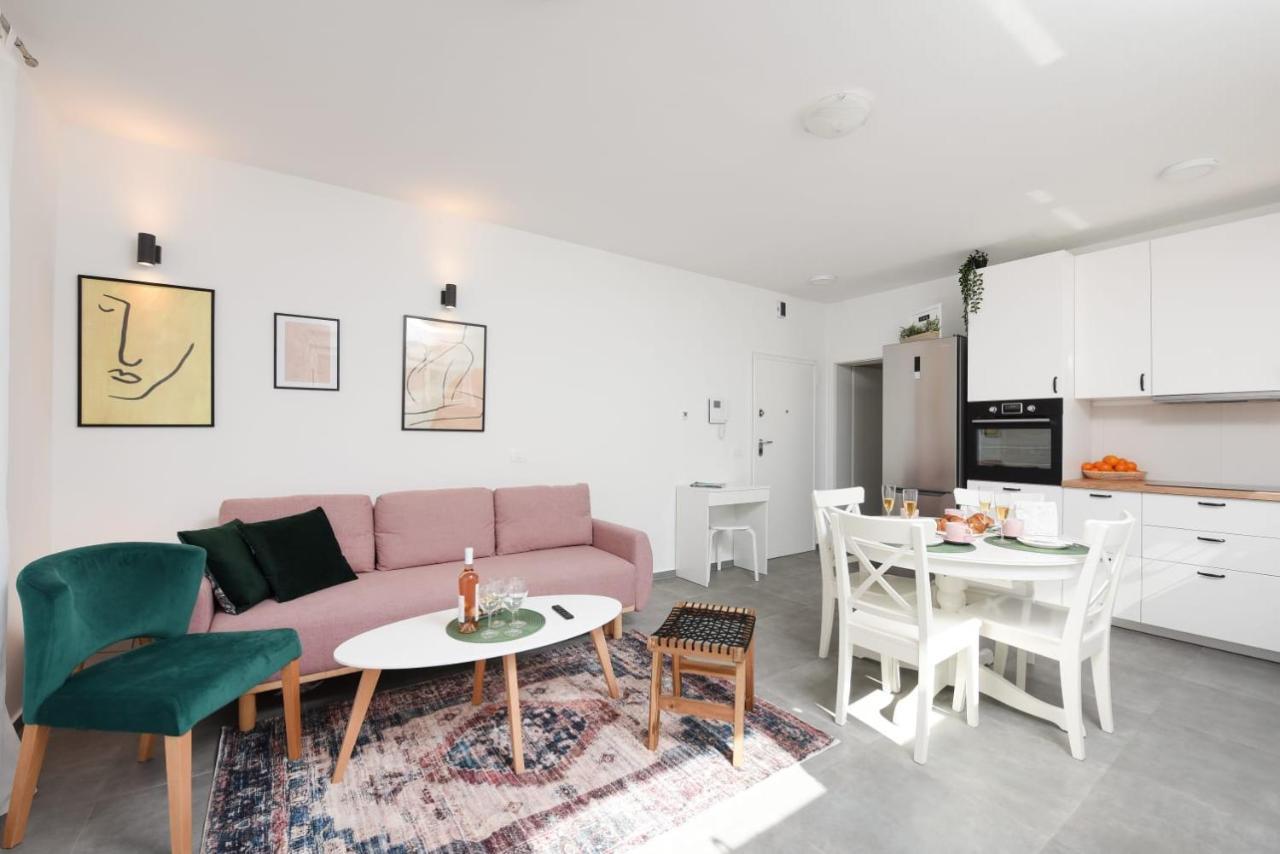 Appartamento Novi Apartman Franka Zara Esterno foto