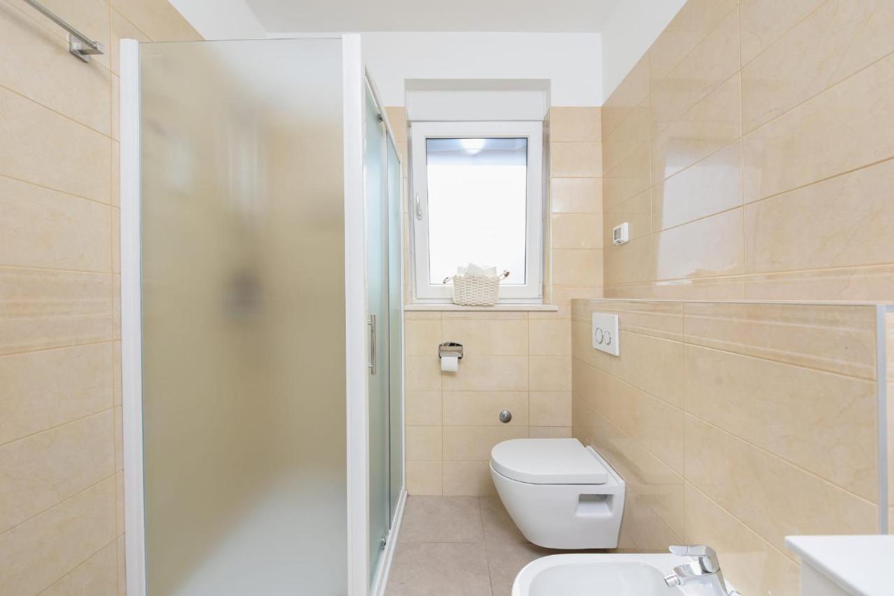 Appartamento Novi Apartman Franka Zara Esterno foto