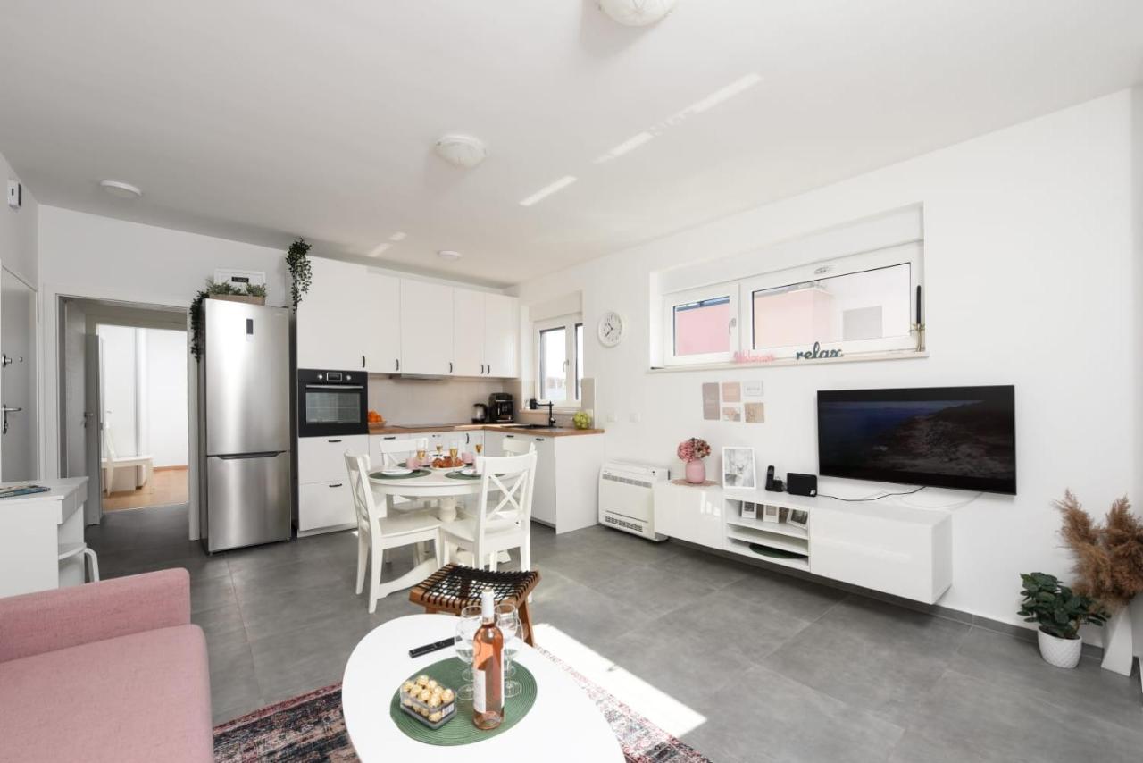 Appartamento Novi Apartman Franka Zara Esterno foto